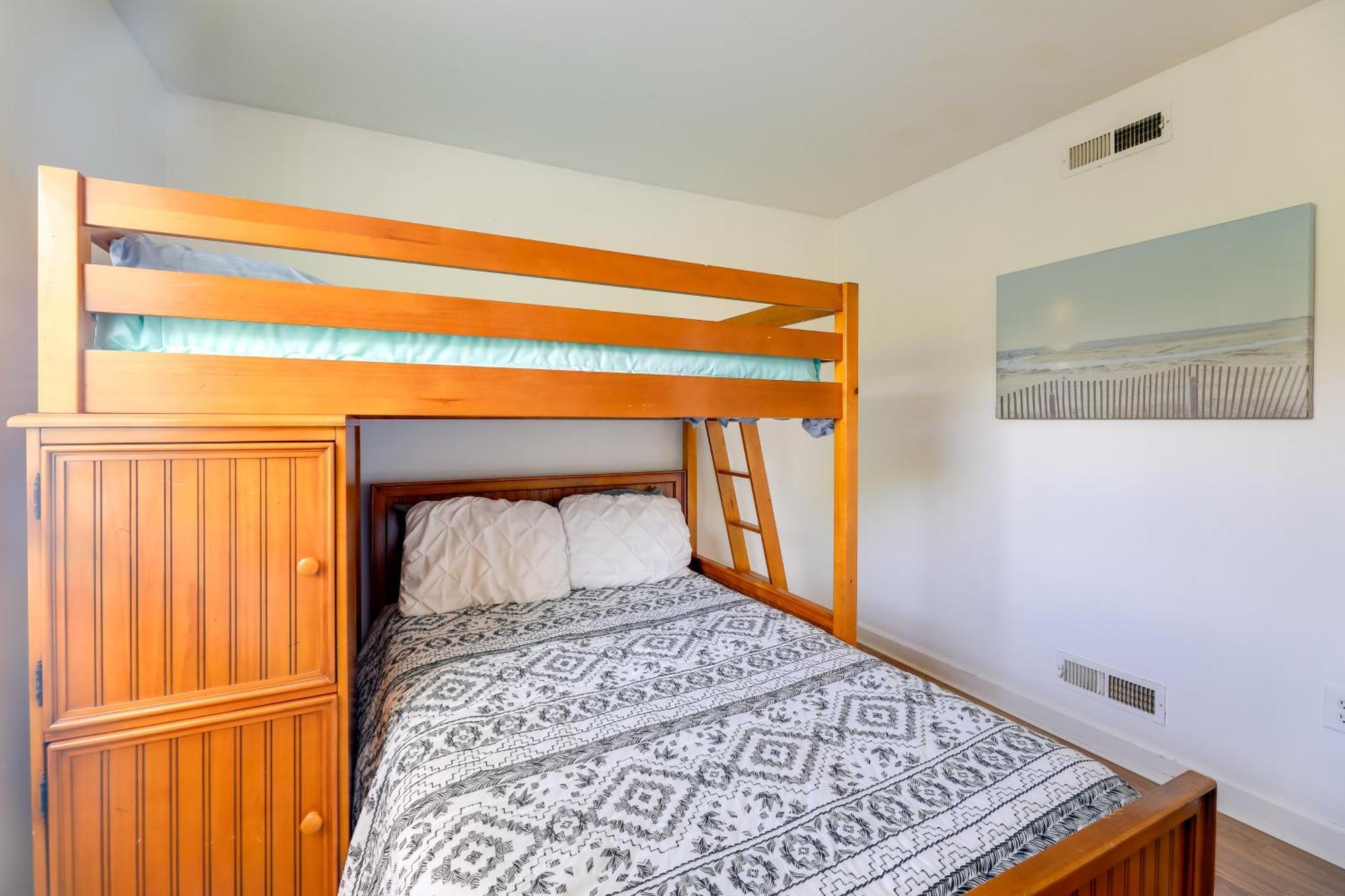 West Of The Moon Ocean Apt With Beach Access! Емералд Айл Екстериор снимка